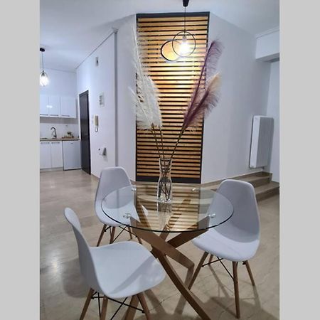 Apartment In The Heart Of The City 4 라리사 외부 사진